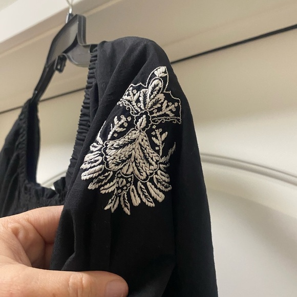 The Flourish Market Dress Women's Sz Small Black Cotton Embroidered Smocked Midi - Picture 3 of 5